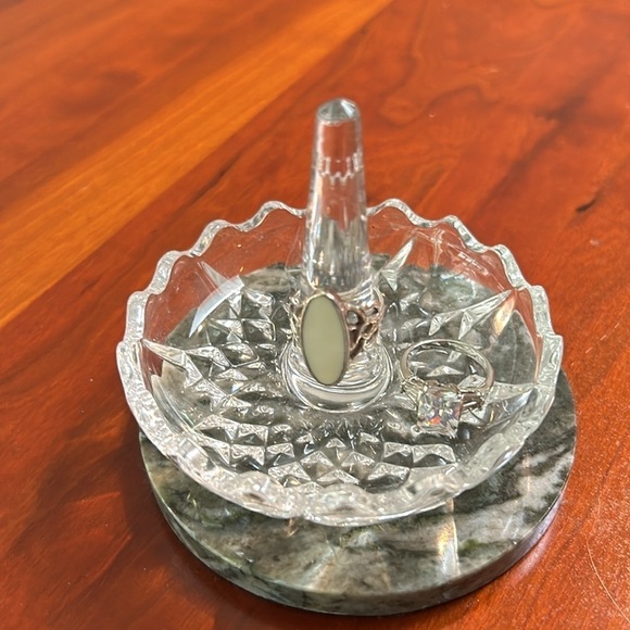 Windowsill Ring Holder 3.5” x 3” Crystal - Picture 3 of 7